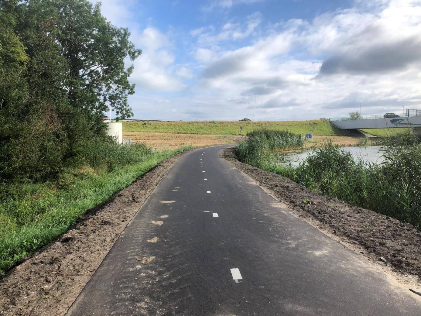 Pas geasfalteerd fietspad